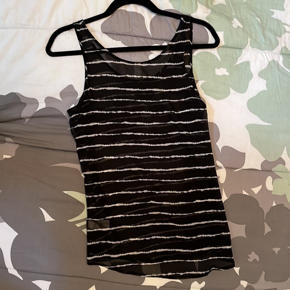 Old Navy Tank Top Size Medium - Picture 5 of 6